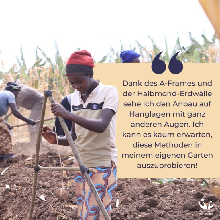 Junge geflüchtete Frau hat Methoden der Permakultur gelernt.
